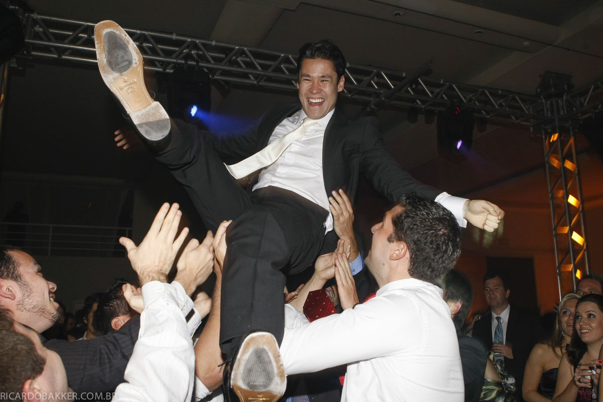 Festa da noiva, Ricardo Bakker, cerimonia de casamento, fotógrafo de casamento, Ricardo Bakker fotografia, wedding photophafer, noivo se emociona, bouquet