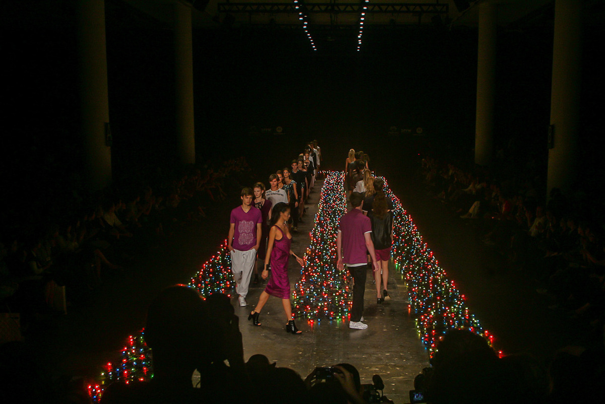 Desfile de moda no São Paulo fashion week