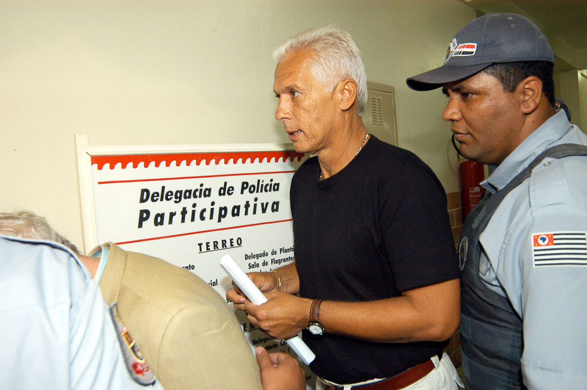 o tecnico leao sendo preso