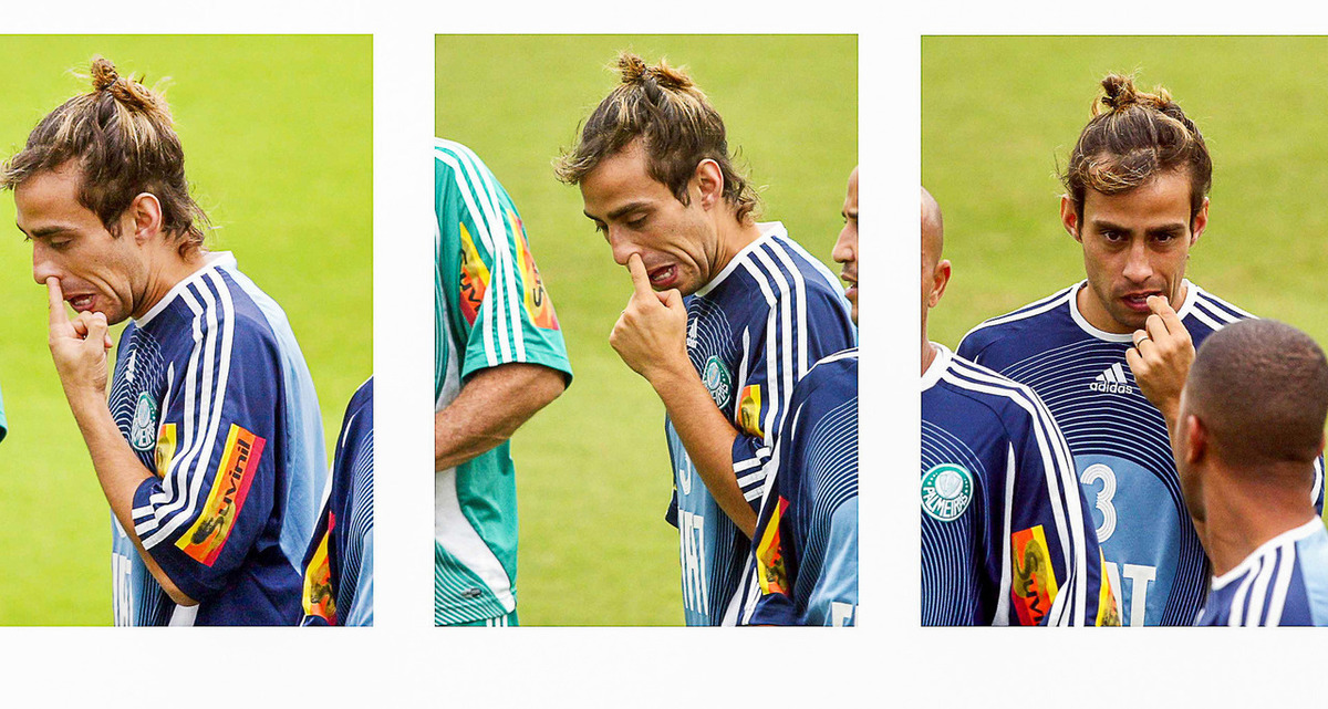 valdivia tirando caca do nariz