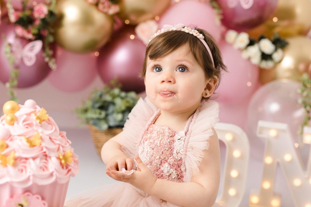 Ensaio smash the cake bebe 1 ano aniversário fralda acompanhamento bolo