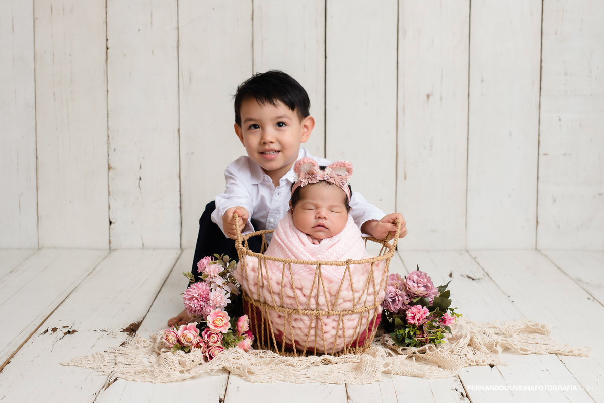 Ensaio newborn recem nascido bebe sessao estudio studio fotografo fotografa fernando oliveira bruna rafaela parto poses