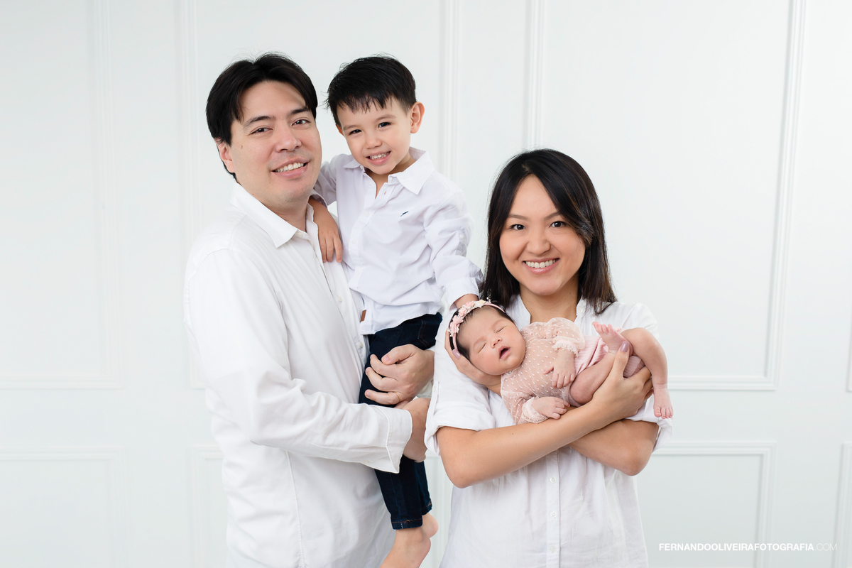 Ensaio newborn recem nascido bebe sessao estudio studio fotografo fotografa fernando oliveira bruna rafaela parto poses