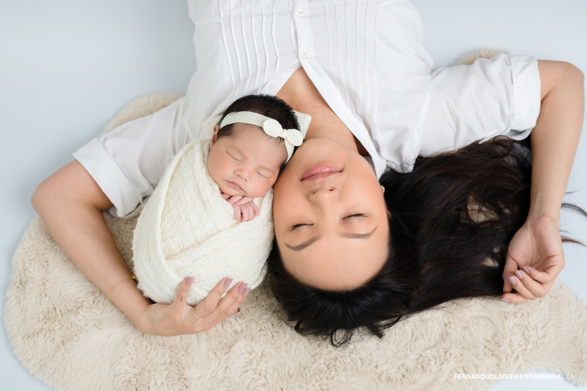 Ensaio newborn recem nascido bebe sessao estudio studio fotografo fotografa fernando oliveira bruna rafaela parto poses
