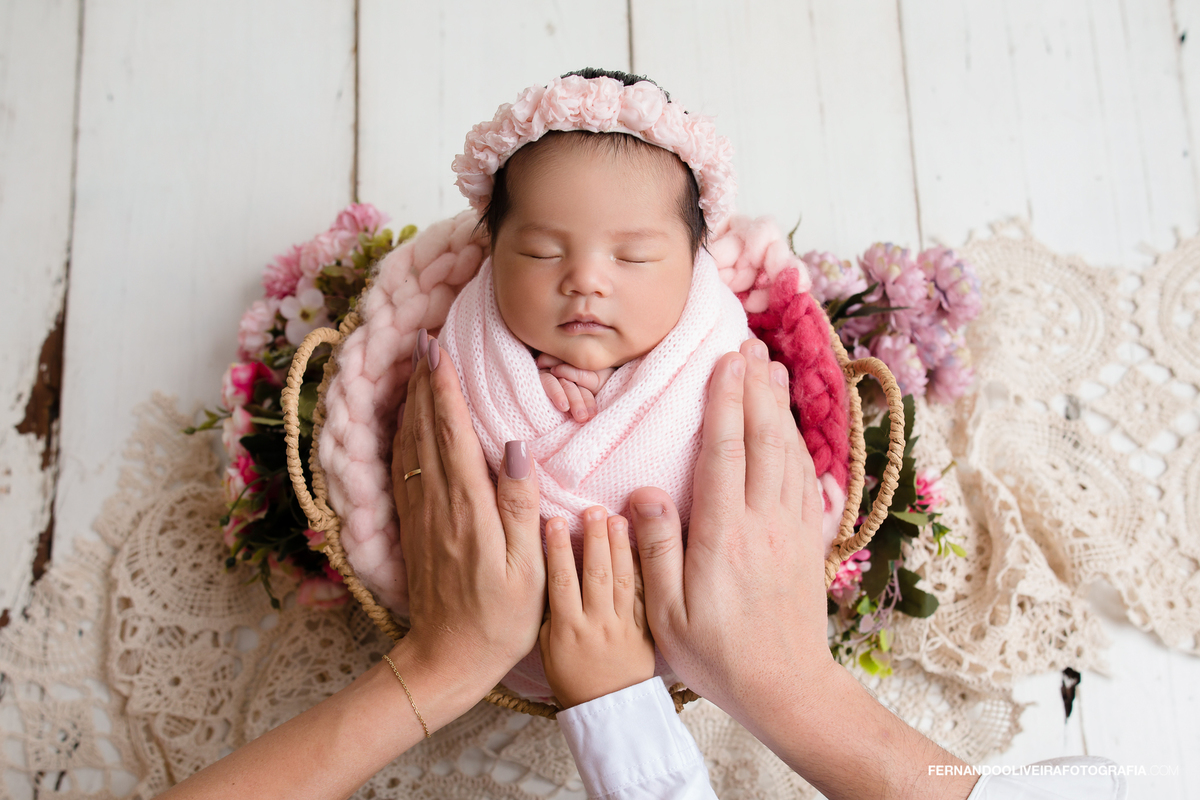 Ensaio newborn recem nascido bebe sessao estudio studio fotografo fotografa fernando oliveira bruna rafaela parto poses