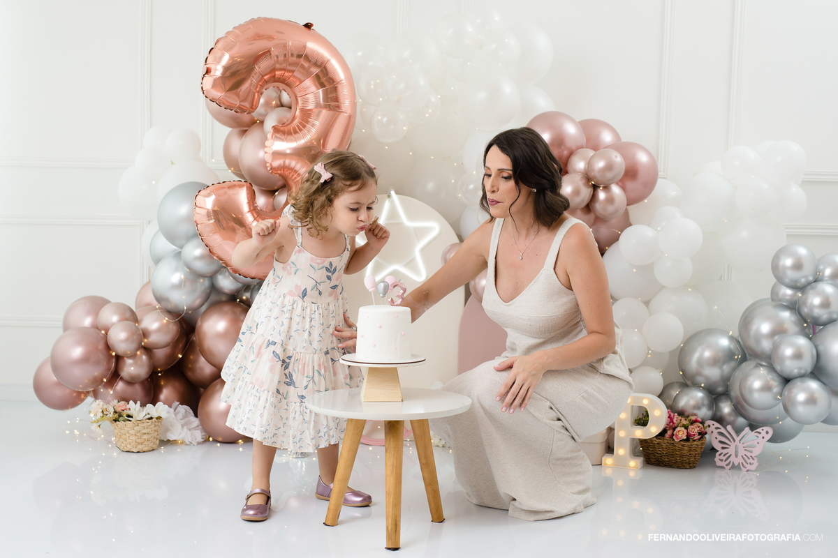 Ensaio aniversario fotografo estudio infantil 3 anos decoração balões helio brooklin moema campo belo