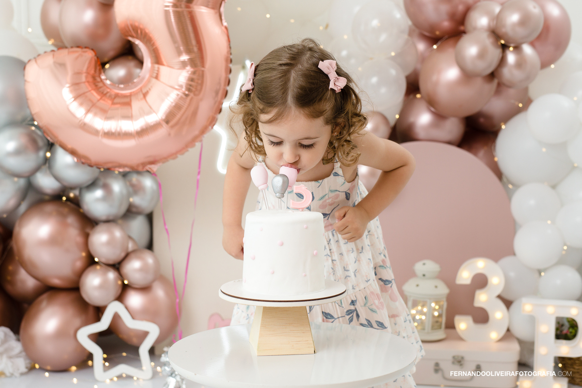 Ensaio aniversario fotografo estudio infantil 3 anos decoração balões helio brooklin moema campo belo