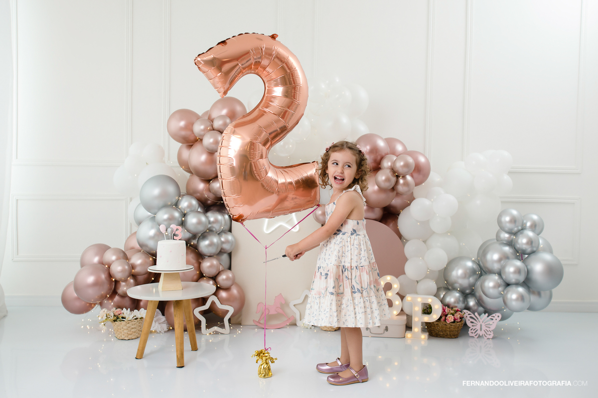 Ensaio aniversario fotografo estudio infantil 3 anos decoração balões helio brooklin moema campo belo