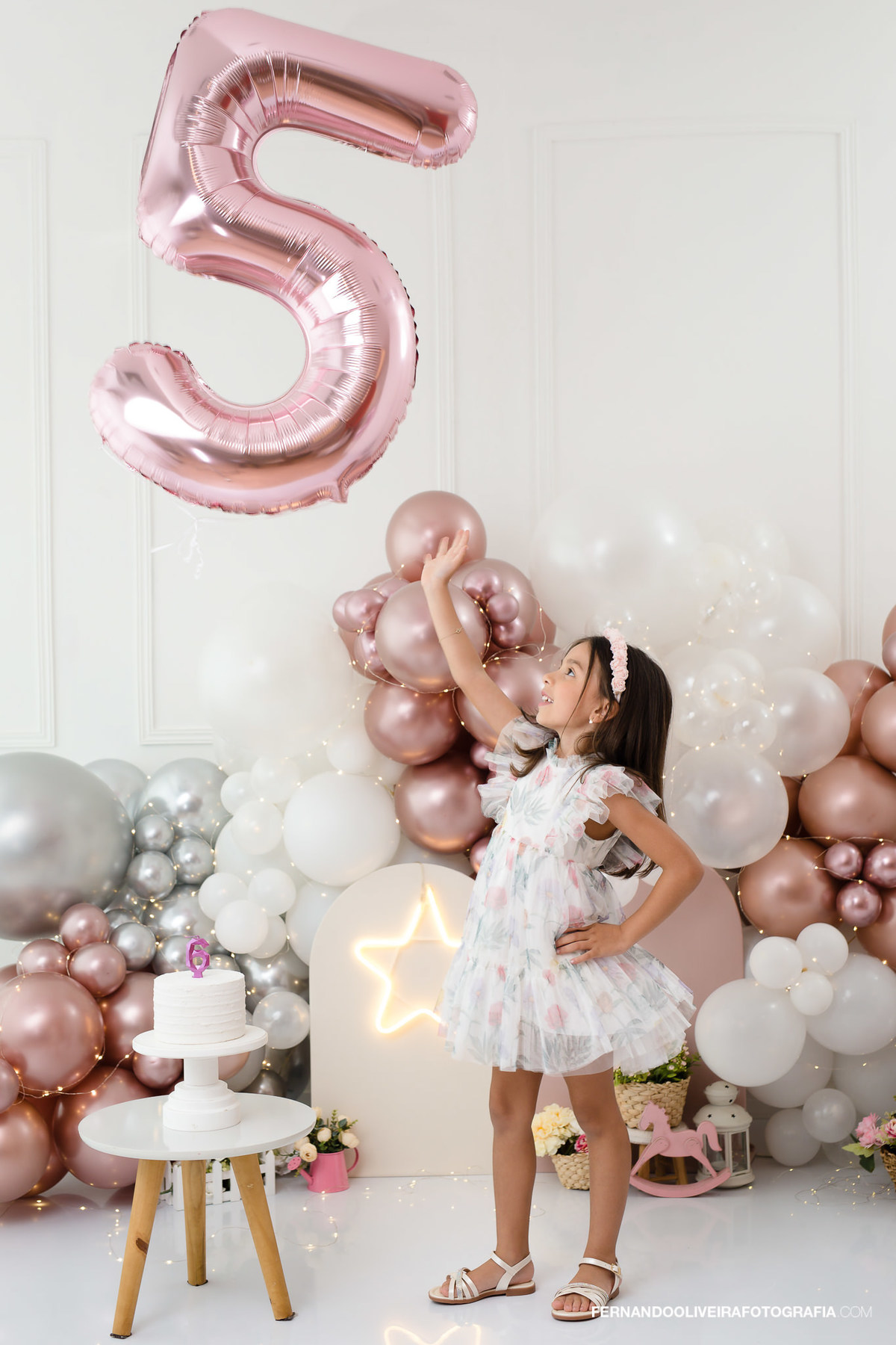Ensaio criança de 6 anos smash the cake estúdio fotografa fotografo aniversário balão de hélio sp zona sul