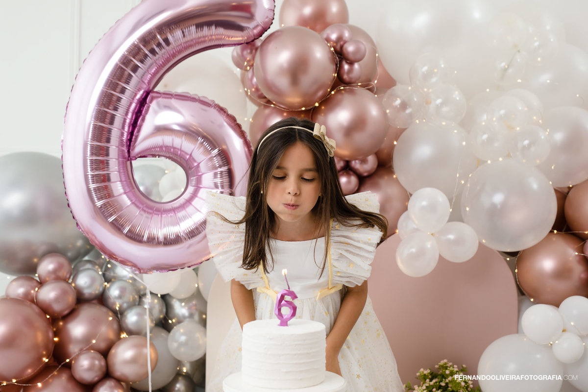 Ensaio criança de 6 anos smash the cake estúdio fotografa fotografo aniversário balão de hélio sp zona sul