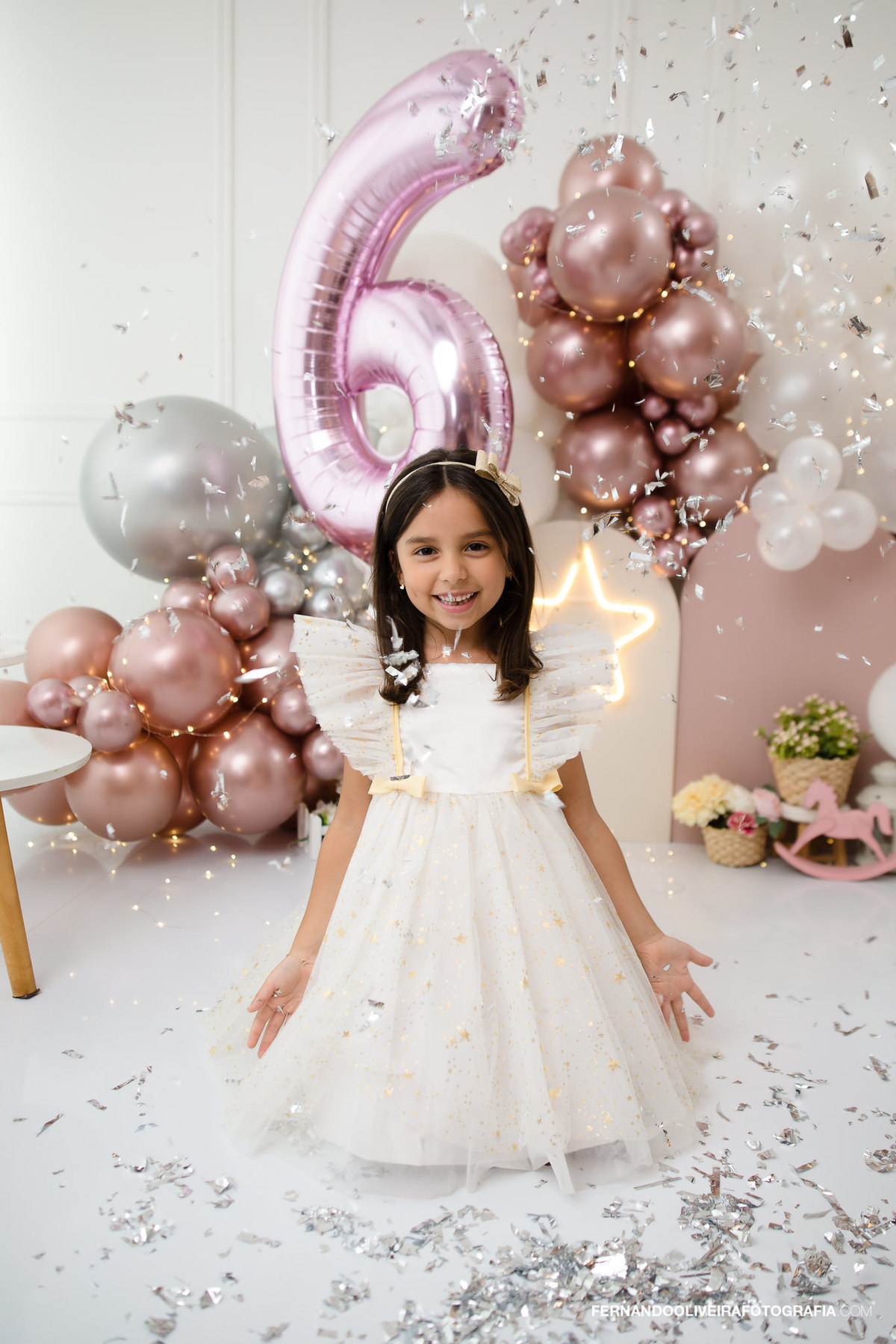 Ensaio criança de 6 anos smash the cake estúdio fotografa fotografo aniversário balão de hélio sp zona sul