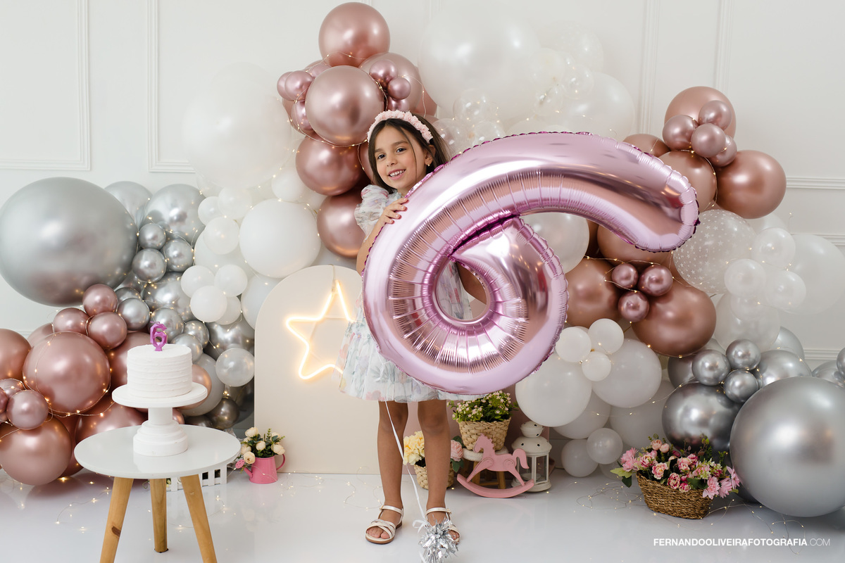 Ensaio criança de 6 anos smash the cake estúdio fotografa fotografo aniversário balão de hélio sp zona sul