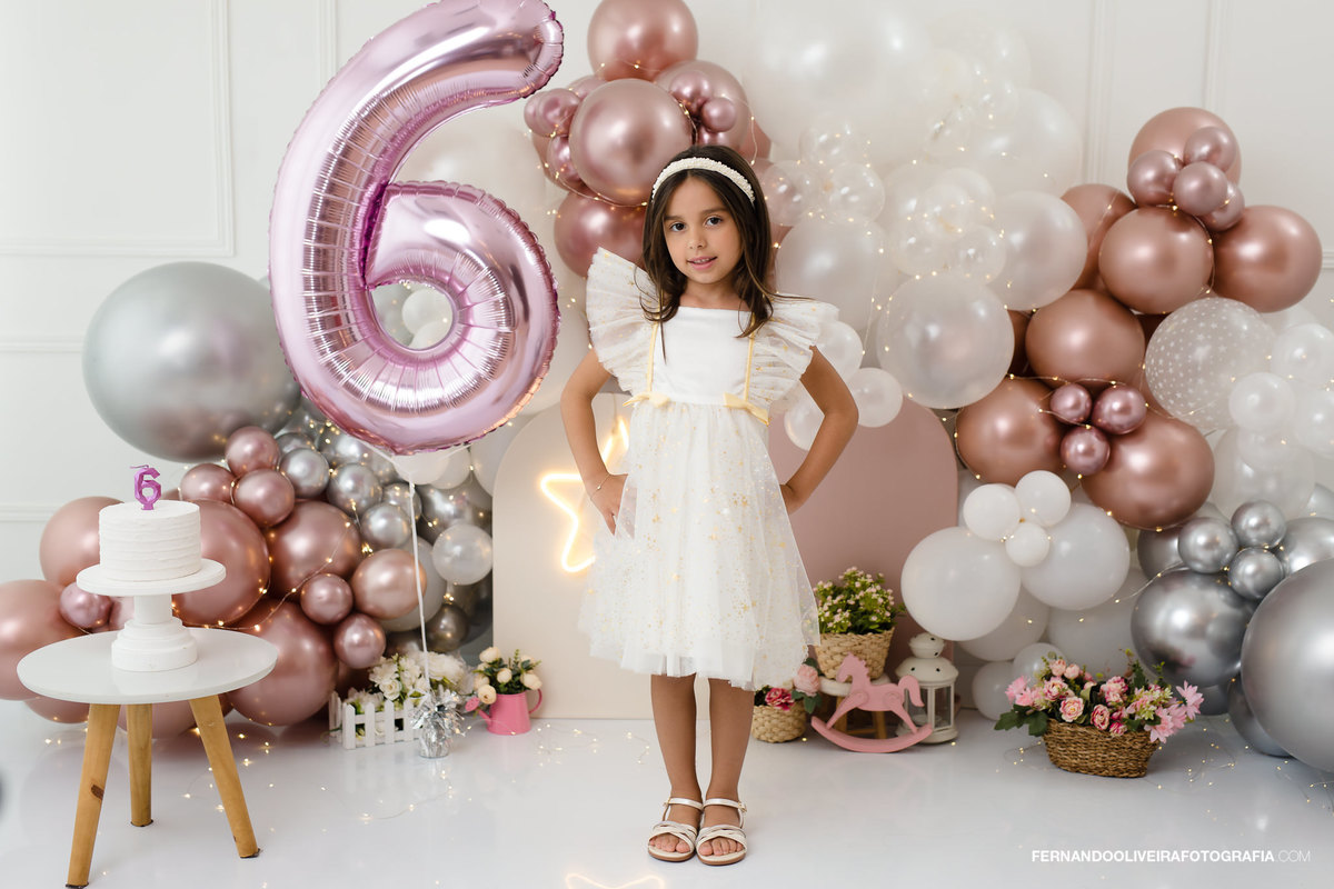 Ensaio criança de 6 anos smash the cake estúdio fotografa fotografo aniversário balão de hélio sp zona sul