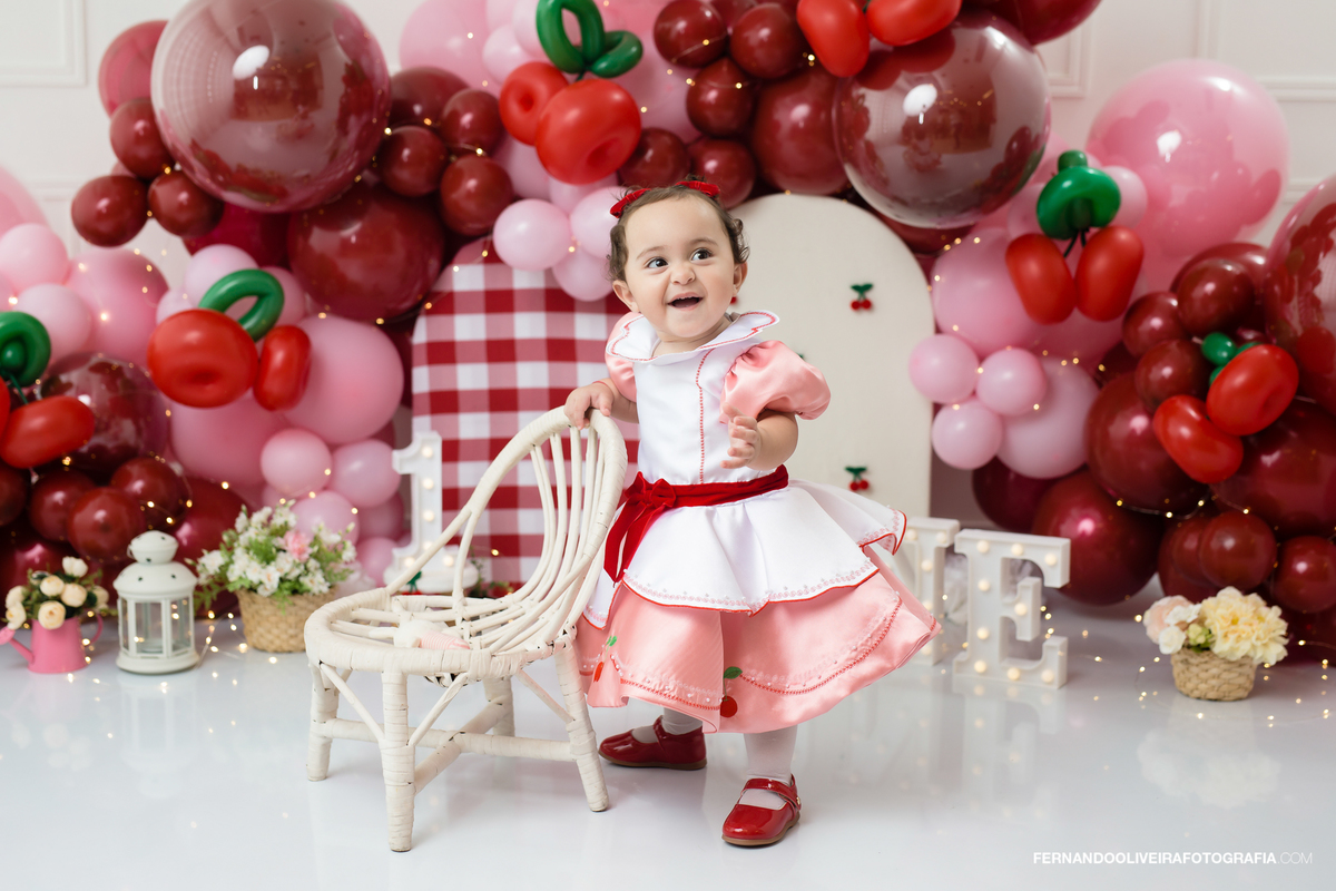 smash the cake cereja cerejinha sáo paulo sp estudio fotografico infantil fernando oliveira bruna rafaela decoração aniversário 1 ano