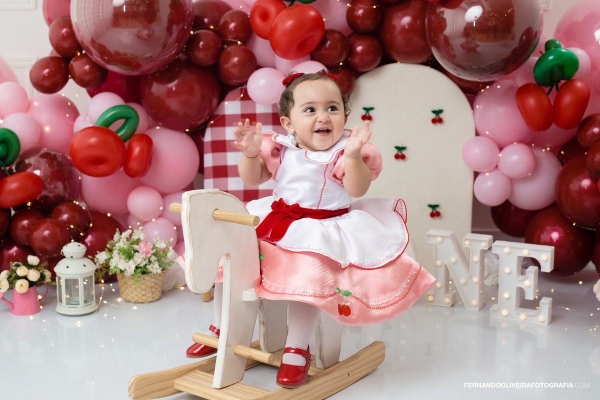 smash the cake cereja cerejinha sáo paulo sp estudio fotografico infantil fernando oliveira bruna rafaela decoração aniversário 1 ano