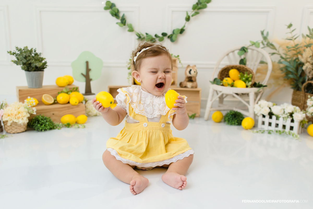 fotógrafo de bebê em São Paulo, ensaio de bebê São Paulo, acompanhamento infantil, fotografia infantil SP, ensaio fotográfico de bebê, fotos de bebê em estúdio, ensaio de 1 ano, smash the fruit, fotógrafo infantil São Paulo, ensaio de família São Paulo, f