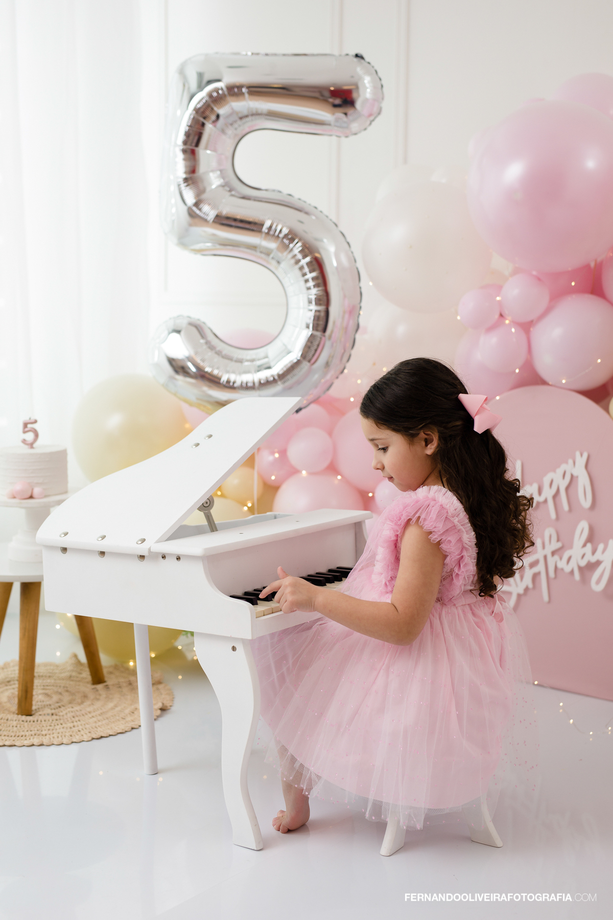ensaio smash the cake 5 anos aniversario criança decoração festa infantil fotografo sao paulo sp estudio inspiração menina ensaio fotografico decoração rosa