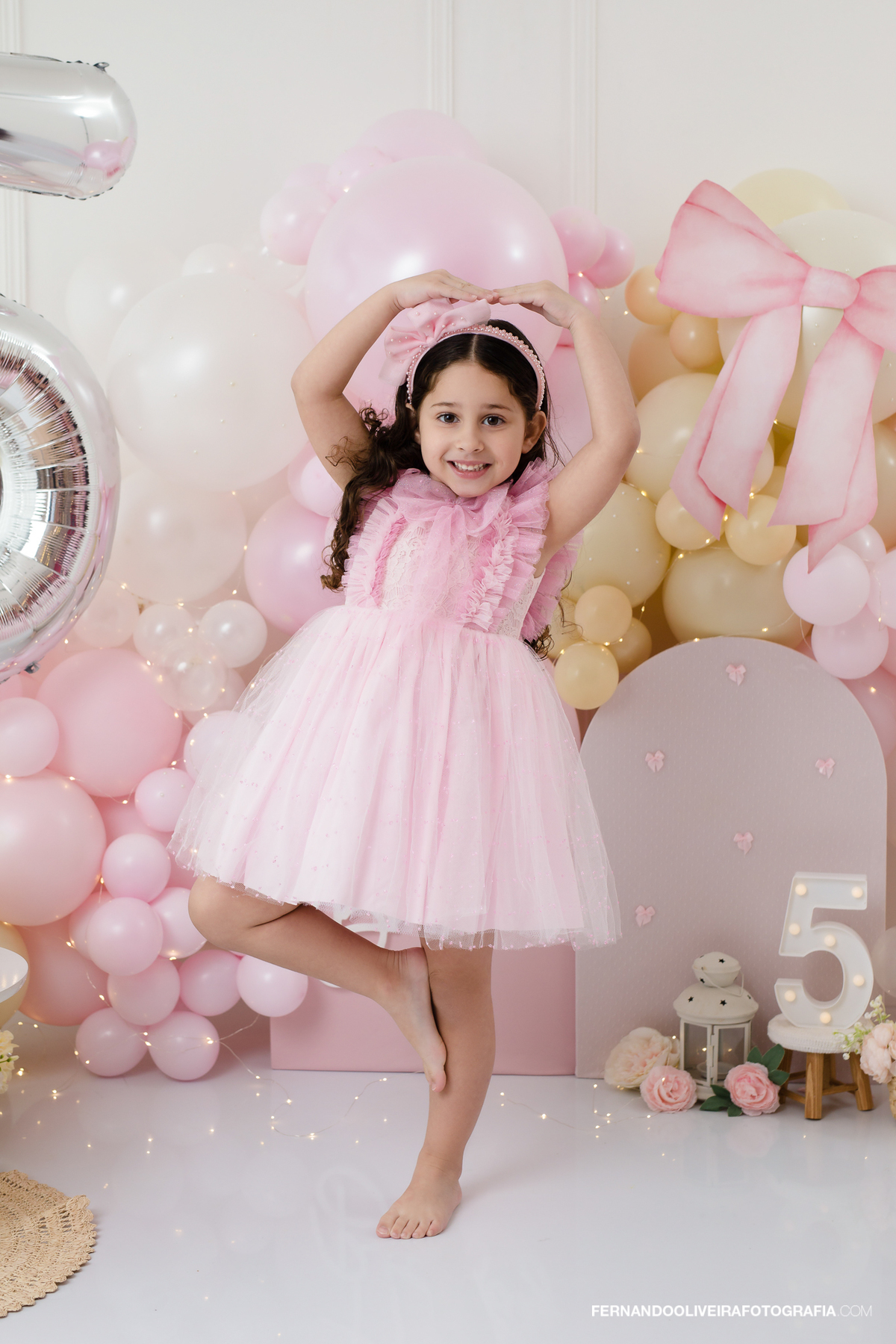 ensaio smash the cake 5 anos aniversario criança decoração festa infantil fotografo sao paulo sp estudio inspiração menina ensaio fotografico decoração rosa