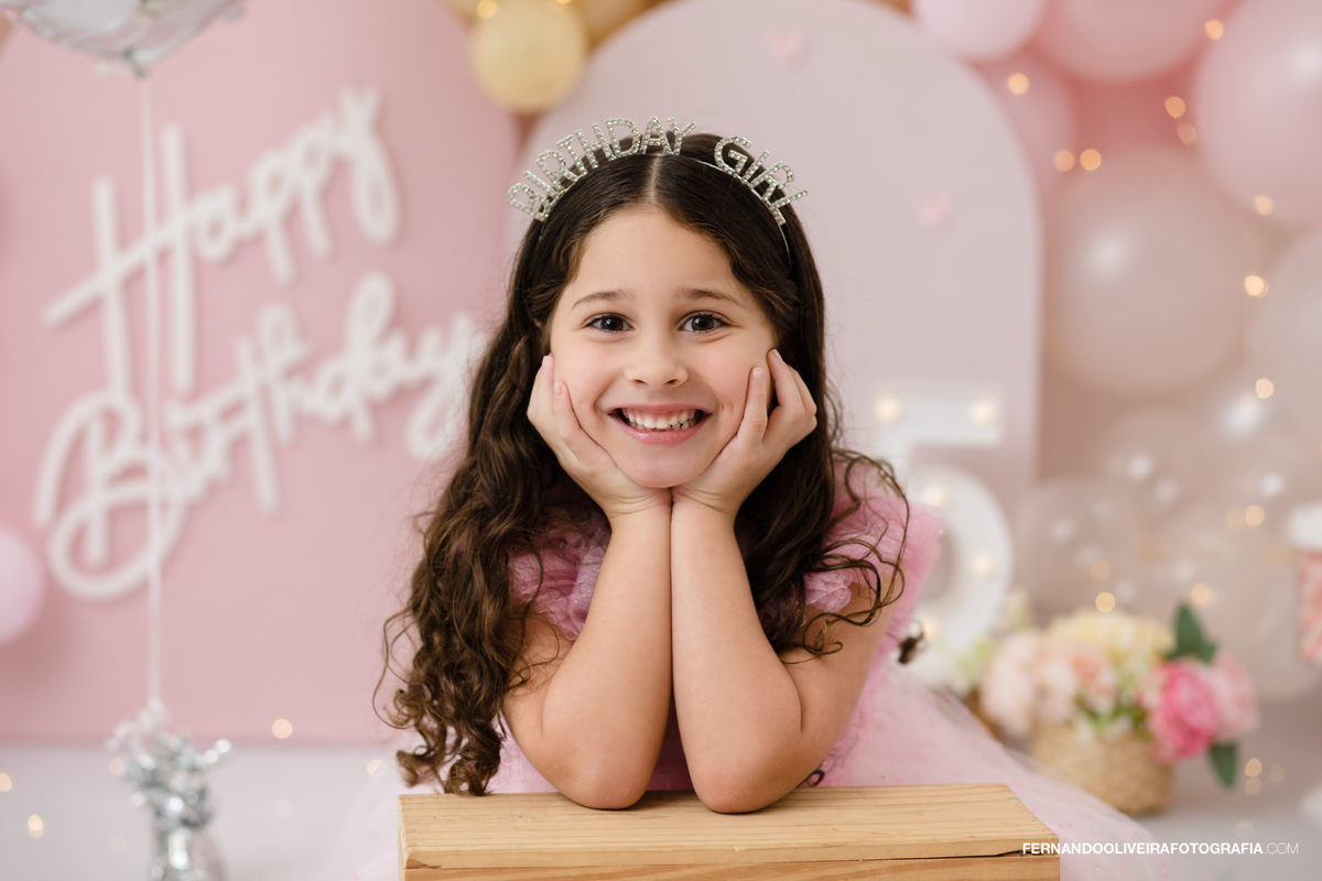 ensaio smash the cake 5 anos aniversario criança decoração festa infantil fotografo sao paulo sp estudio inspiração menina ensaio fotografico decoração rosa