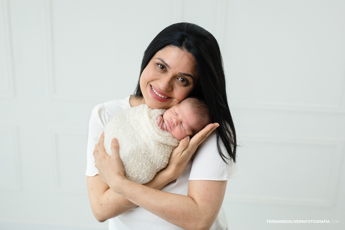 Ensaio newborn do Gabriel com os pais e a irmã em estúdio fotográfico na Zona Sul de São Paulo