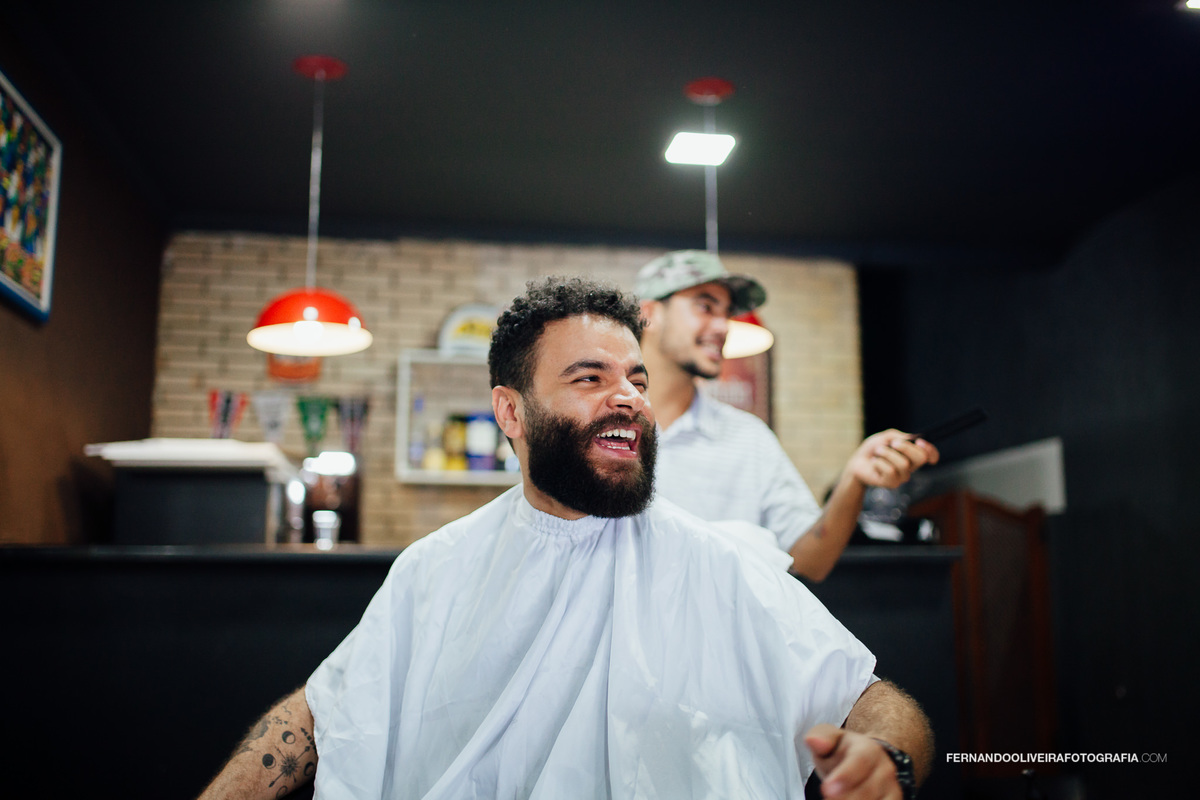 fotografo de casamento barbearia com noivo