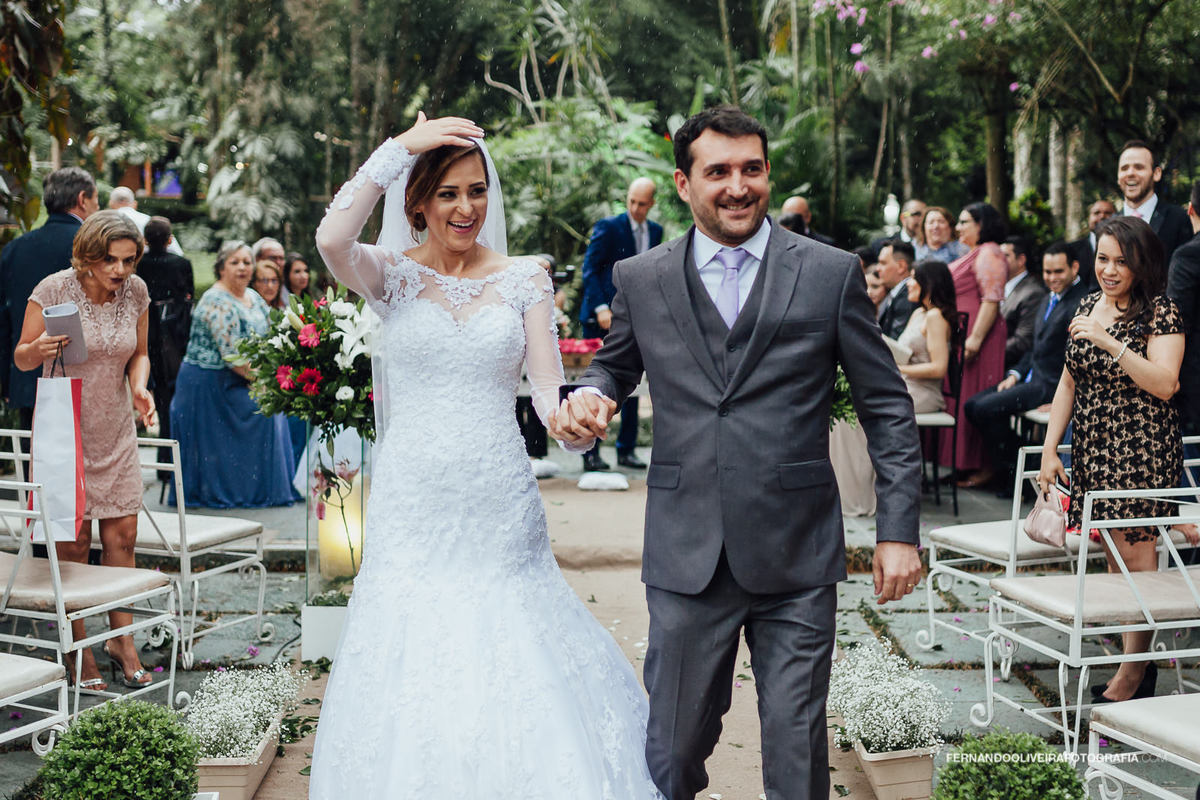 saida de casamento ao ar livre com chuva mombaça park carpe diem fotografo de casamento sp fernando oliveira