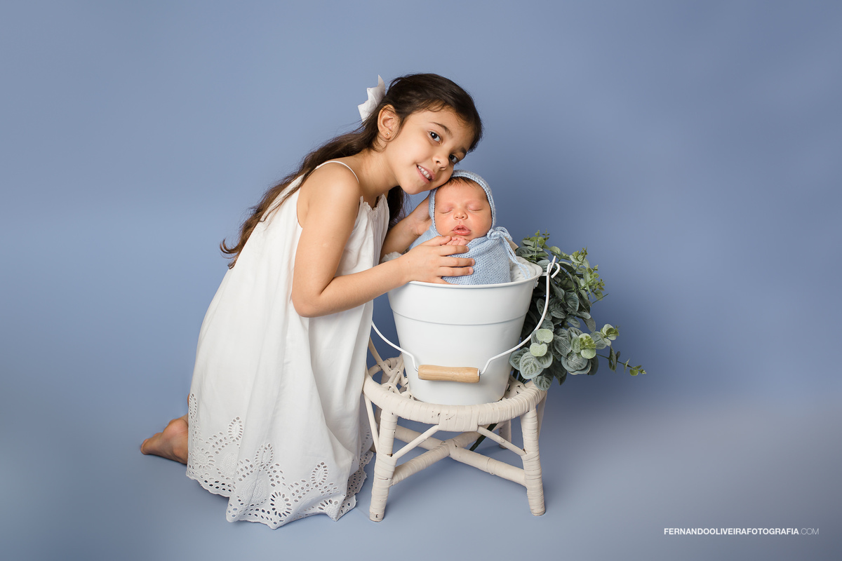 Ensaio newborn em casa são paulo fotografa recém nascido book bebê irmã