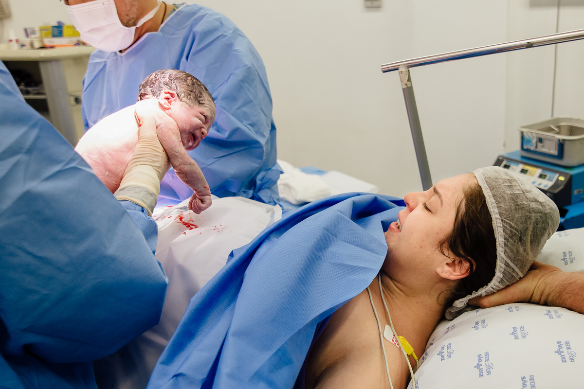 Fotografia de Parto hospital e maternidade são luiz pro matre são paulo natural cesárea primeiro olhar do bebe