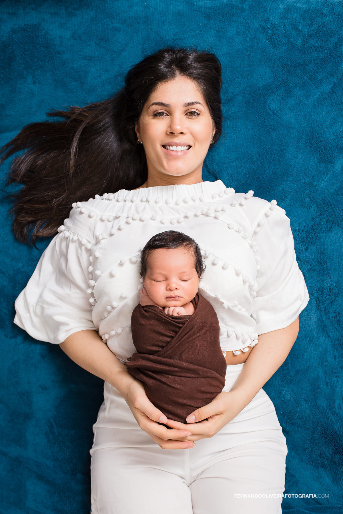 Ensaio newborn em casa sp recem nascido fotografa estudio bruna rafaela studio menino mae fotos com pais