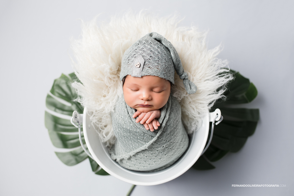 Ensaio newborn em casa sp recem nascido fotografa estudio bruna rafaela studio menino mae fotos com pais