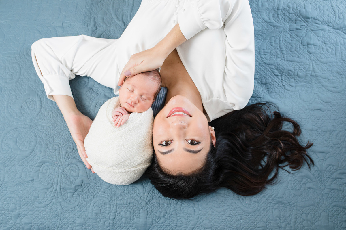 Newborn em casa domicilio fotografa fotografo bebe recem nascido parto
