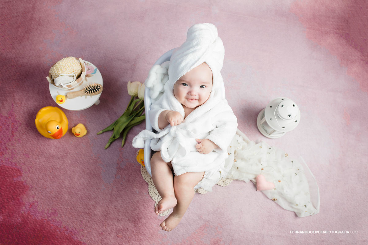 Ensaio de acompanhamento bebe 3 meses banheira