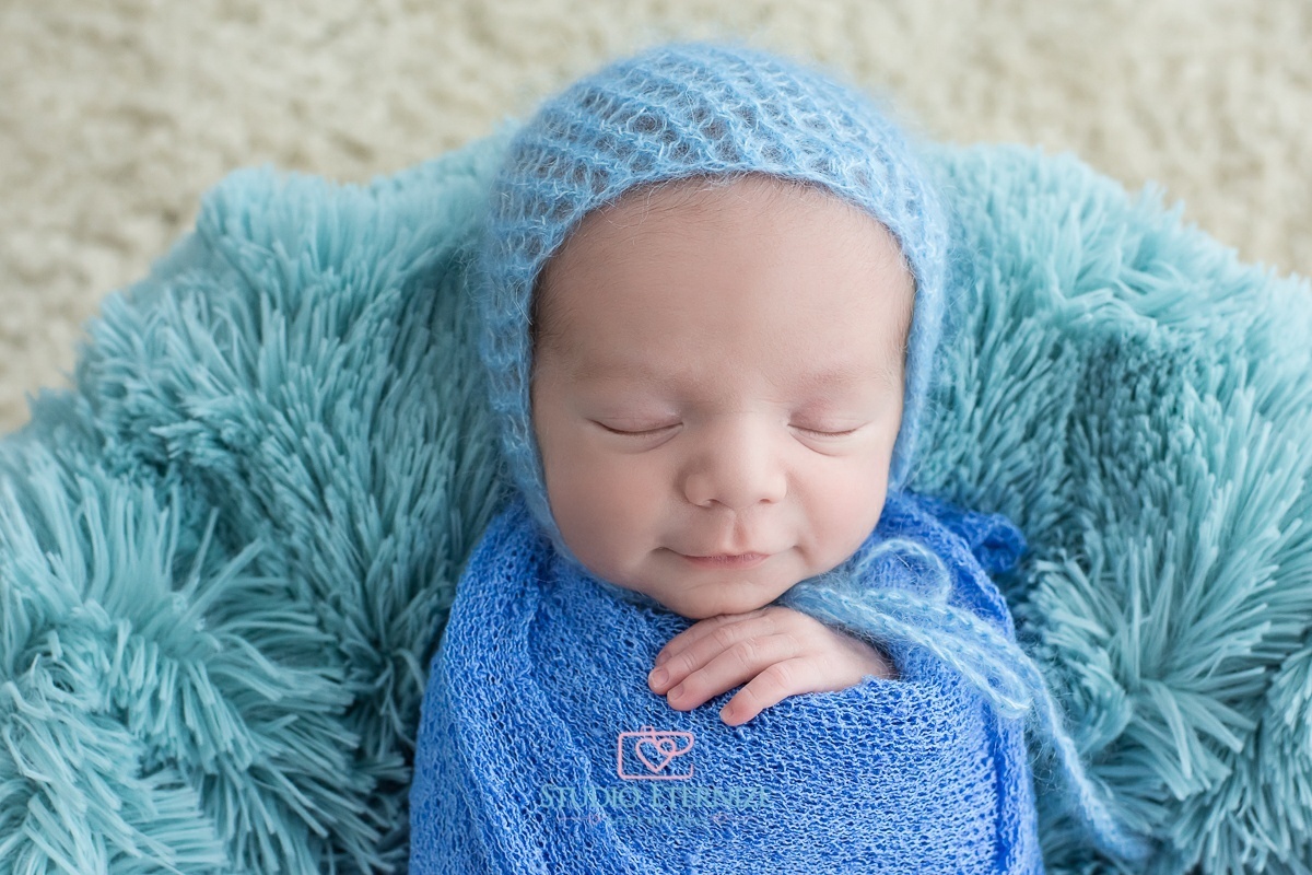VINICIUS - 12 DIAS - RECÉM NASCIDO - NEWBORN - ENROLADO NO WRAP - STUDIO ETERNIZE - AMOR EM FOTOS - POÇOS DE CALDAS - MG