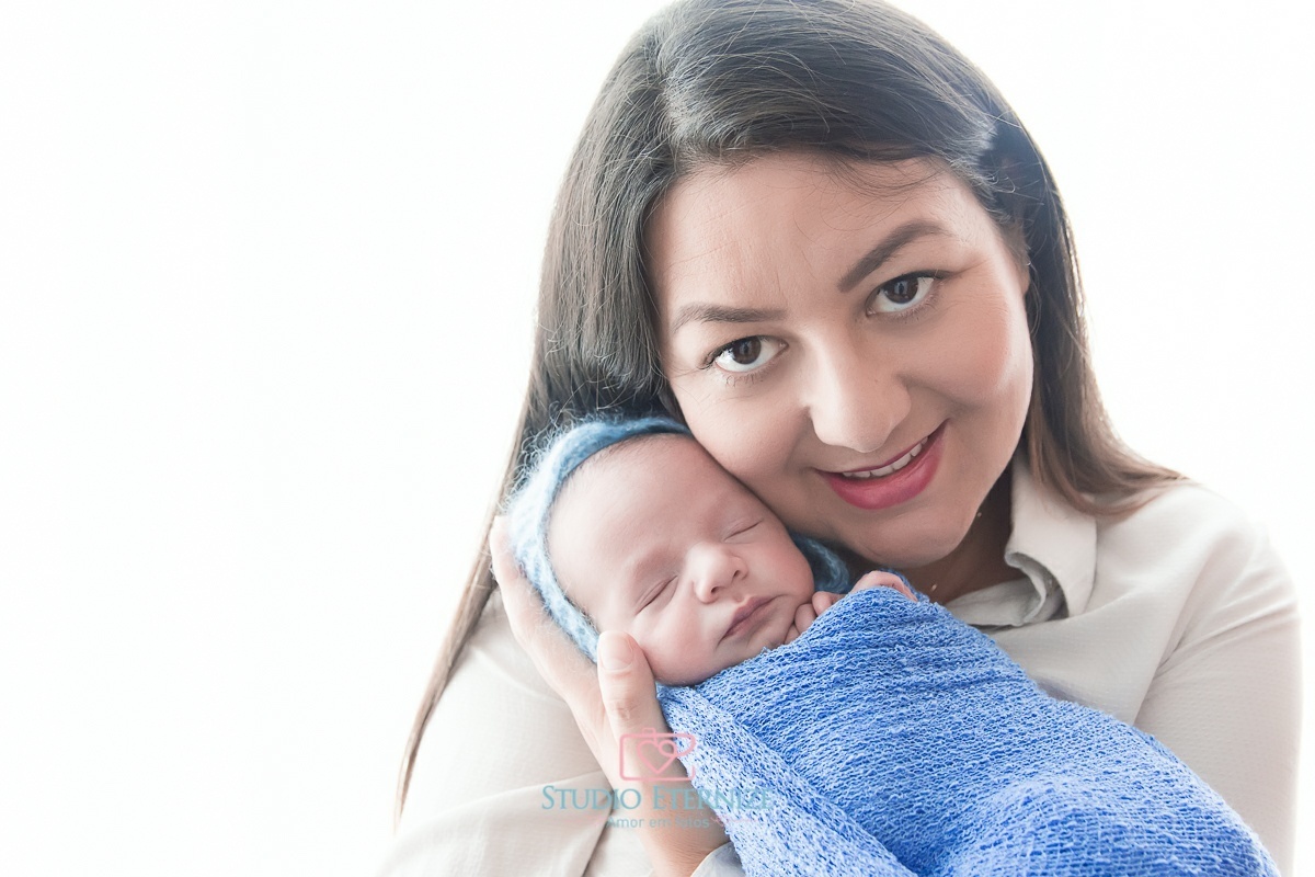 VINICIUS - 12 DIAS - RECÉM NASCIDO - NEWBORN - FOTO COM A MÃE - STUDIO ETERNIZE - AMOR EM FOTOS - POÇOS DE CALDAS - MG