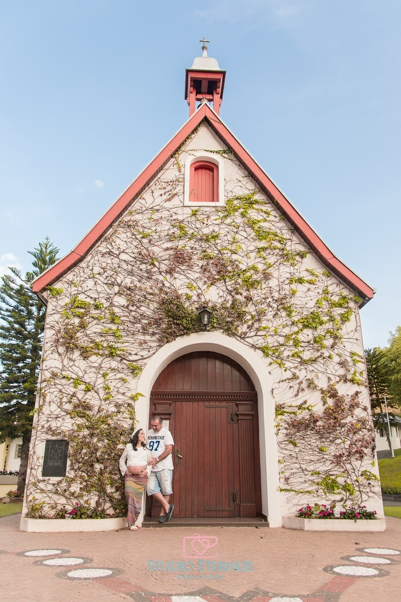 A DOCE ESPERA - MAMÃE - PAPAI - GESTANTE - SANTUÁRIO MÃE RAINHA EM POÇOS DE CALDAS- ENSAIO EXTERNO - STUDIO ETERNIZE - AMOR EM FOTOS - POÇOS DE CALDAS - SÃO SEBASTIÃO DO PARAÍSO - MG
