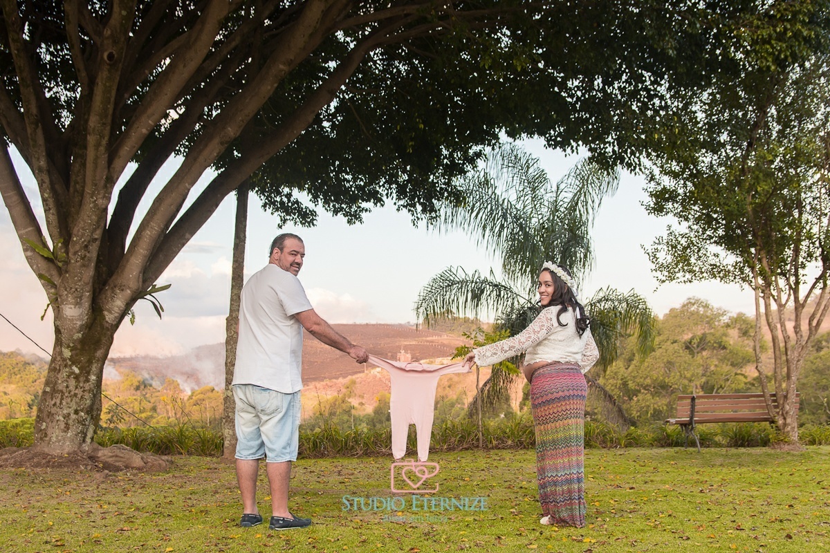 A DOCE ESPERA - MAMÃE - PAPAI - GESTANTE - SANTUÁRIO MÃE RAINHA EM POÇOS DE CALDAS- ENSAIO EXTERNO - STUDIO ETERNIZE - AMOR EM FOTOS - POÇOS DE CALDAS - SÃO SEBASTIÃO DO PARAÍSO - MG