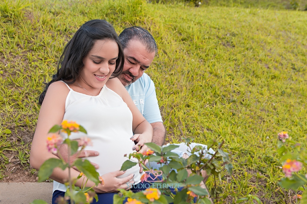 A DOCE ESPERA - MAMÃE - PAPAI - GESTANTE - SANTUÁRIO MÃE RAINHA EM POÇOS DE CALDAS- ENSAIO EXTERNO - STUDIO ETERNIZE - AMOR EM FOTOS - POÇOS DE CALDAS - SÃO SEBASTIÃO DO PARAÍSO - MG