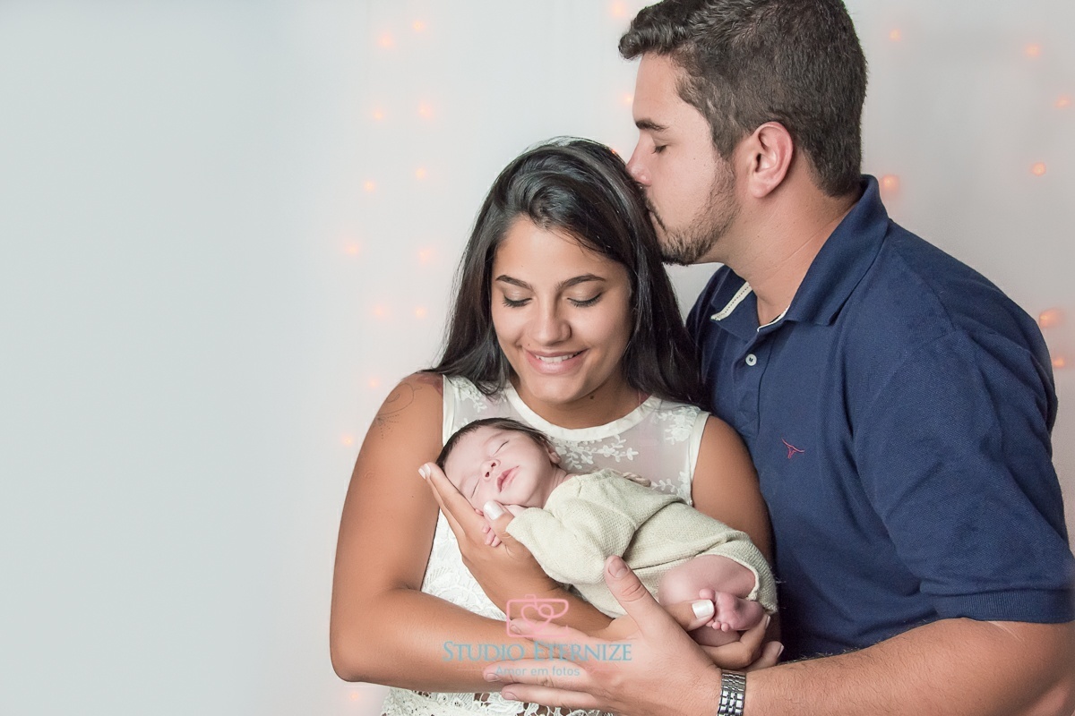 JOSÉ VITOR - 10 DIAS - NEWBORN-  POSE COM OS PAIS - STUDIO ETERNIZE - POÇOS DE CALDAS