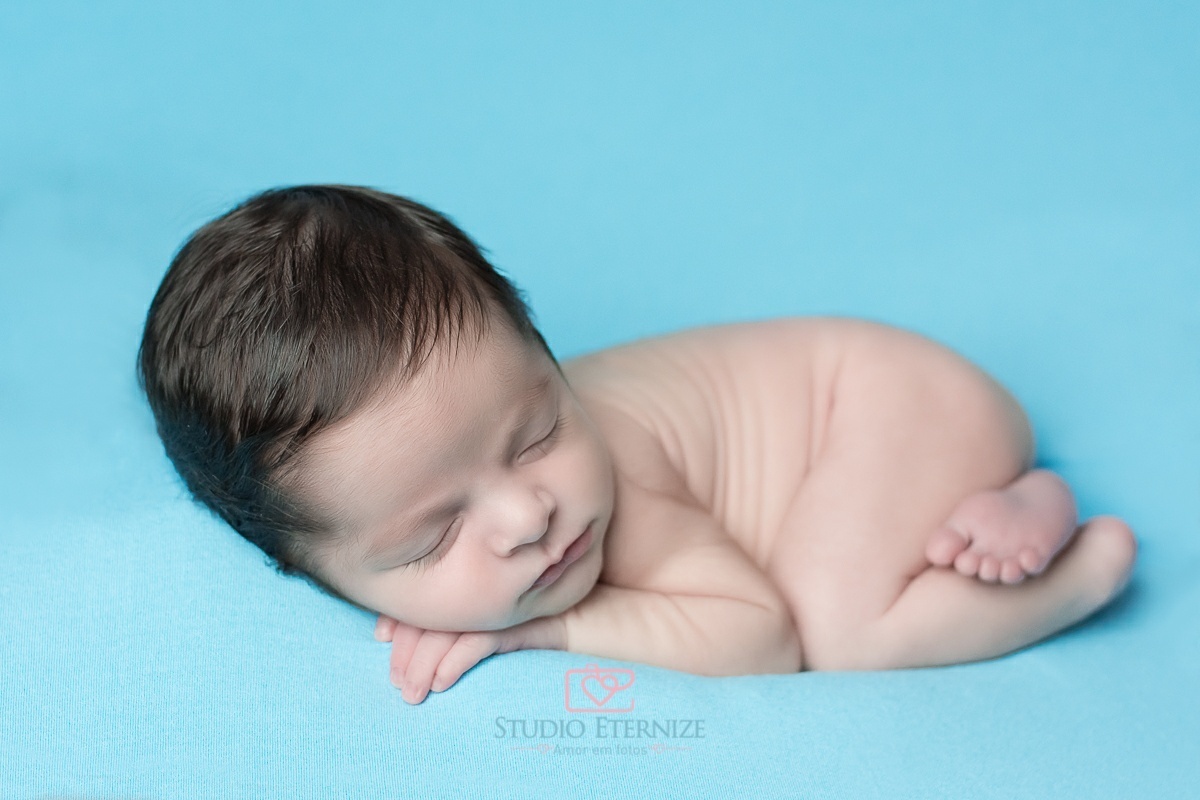 JOSÉ VITOR - 10 DIAS - NEWBORN-  POSE DO QUEIXINHO - STUDIO ETERNIZE - POÇOS DE CALDAS