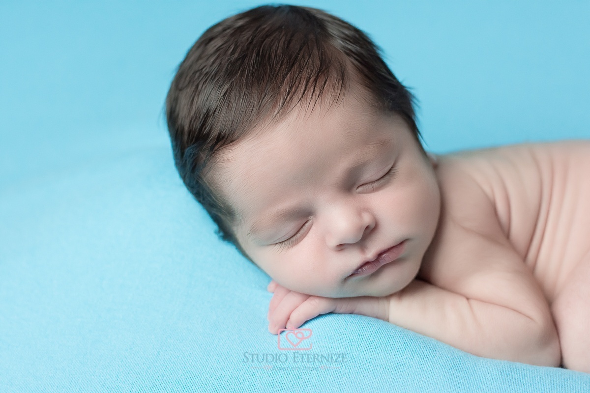 JOSÉ VITOR - 10 DIAS - NEWBORN-  POSE DO QUEIXINHO - STUDIO ETERNIZE - POÇOS DE CALDAS