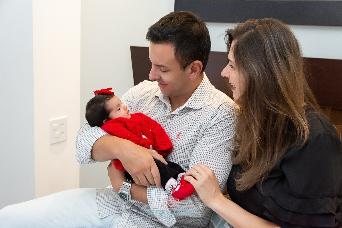 LÍVIA - 30 DIAS - NEWBORN-  POSE COM OS PAIS - STUDIO ETERNIZE - POÇOS DE CALDAS