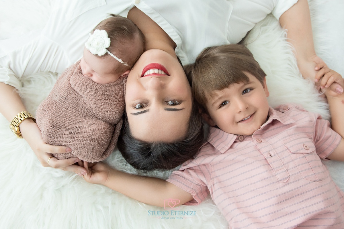 LUIZA - 17 DIAS - NEWBORN - POSE EM FAMÍLIA - POÇOS DE CALDAS - STUDIO ETERNIZE