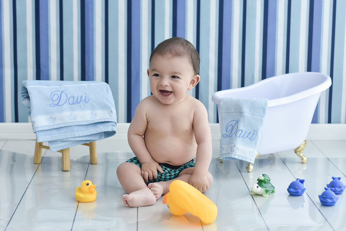 ACOMPANHAMENTO MENSAL - FOTOGRAFIA INFANTIL - BANHEIRA - BANHO - MENINO