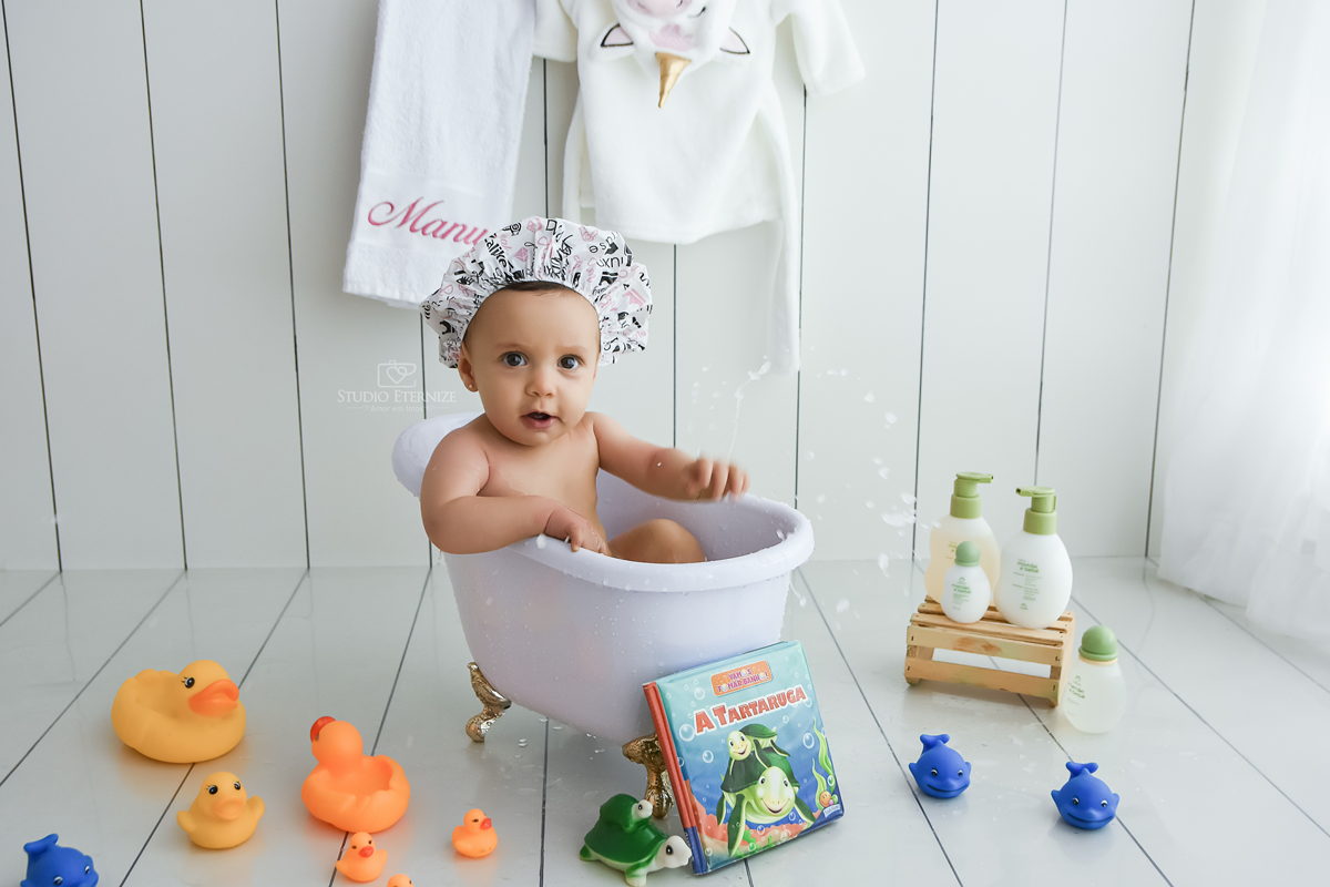 ACOMPANHAMENTO MENSAL - FOTOGRAFIA INFANTIL - MENINA - BANHO DE LEITE