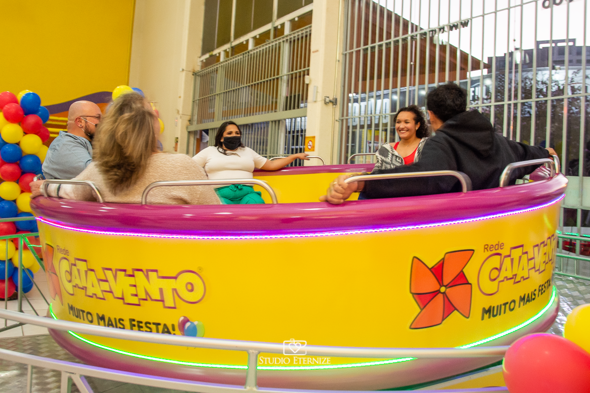 Fotografia de festa infantil de 3 anos registrada pelo Studio Eternize no tema da Patrulha Canina em no Buffet Cata-Vento em Poços de Caldas - MG. Aniversariante brincando.