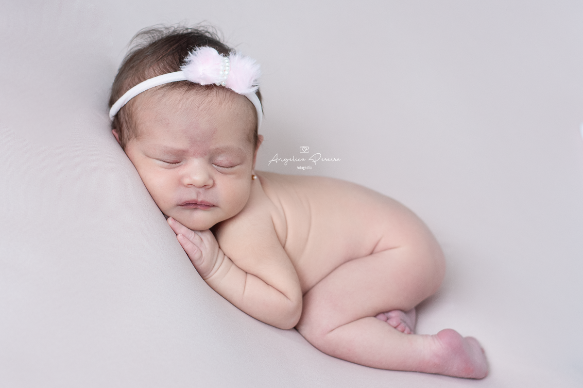 Fotografia de recém-nascido - newborn - menina - pose de bundinha