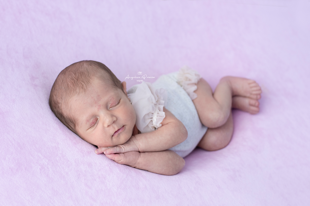 Fotografia - newborn - recém-nascido -menina - pode de ladinho - sonequinha