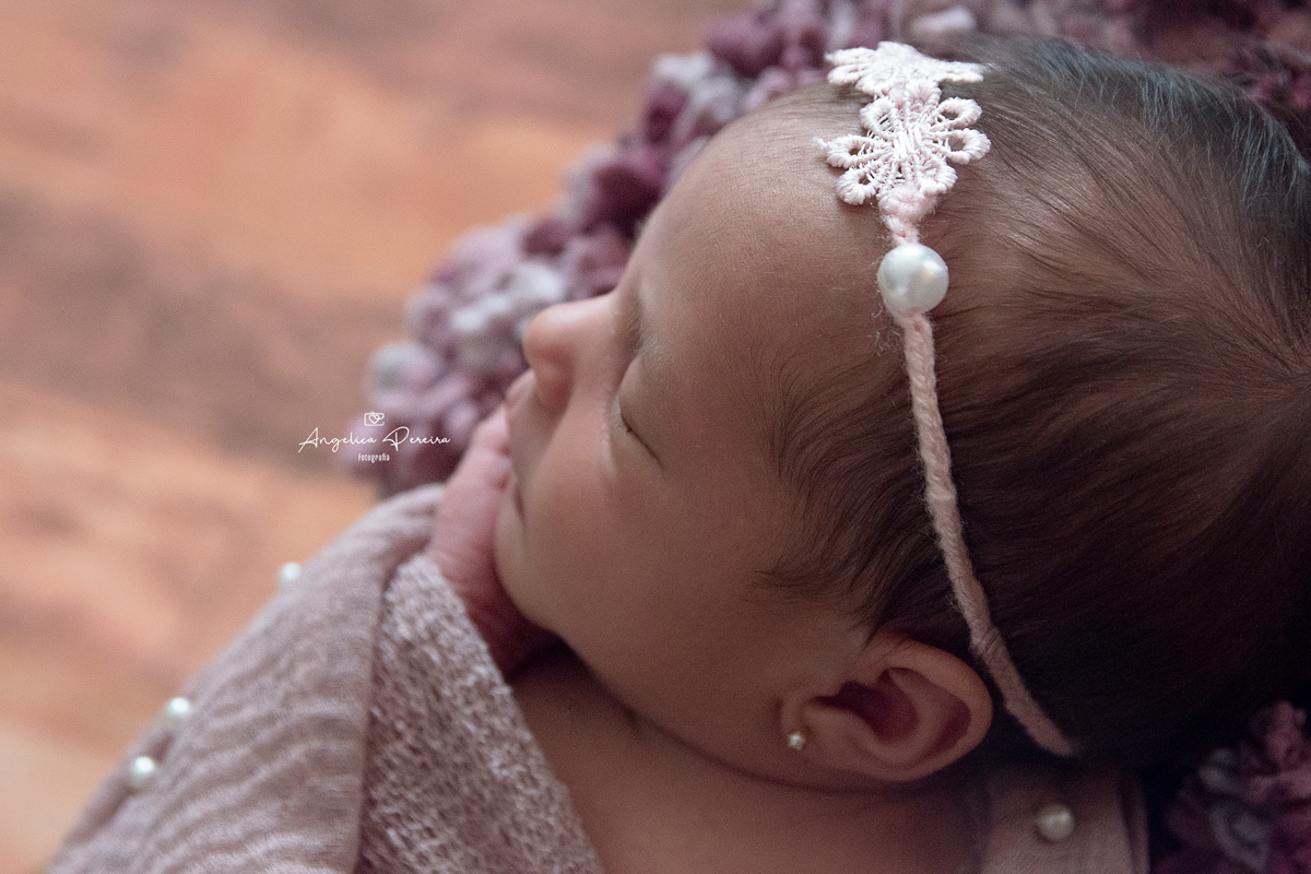 Fotografia - newborn - recém-nascido -menina - perfil