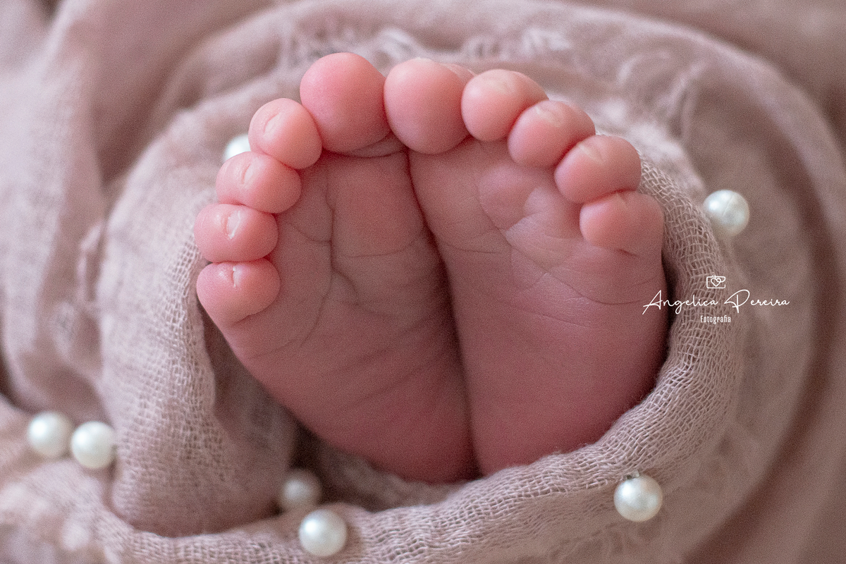 Fotografia - newborn - recém-nascido -menina - pezinhos