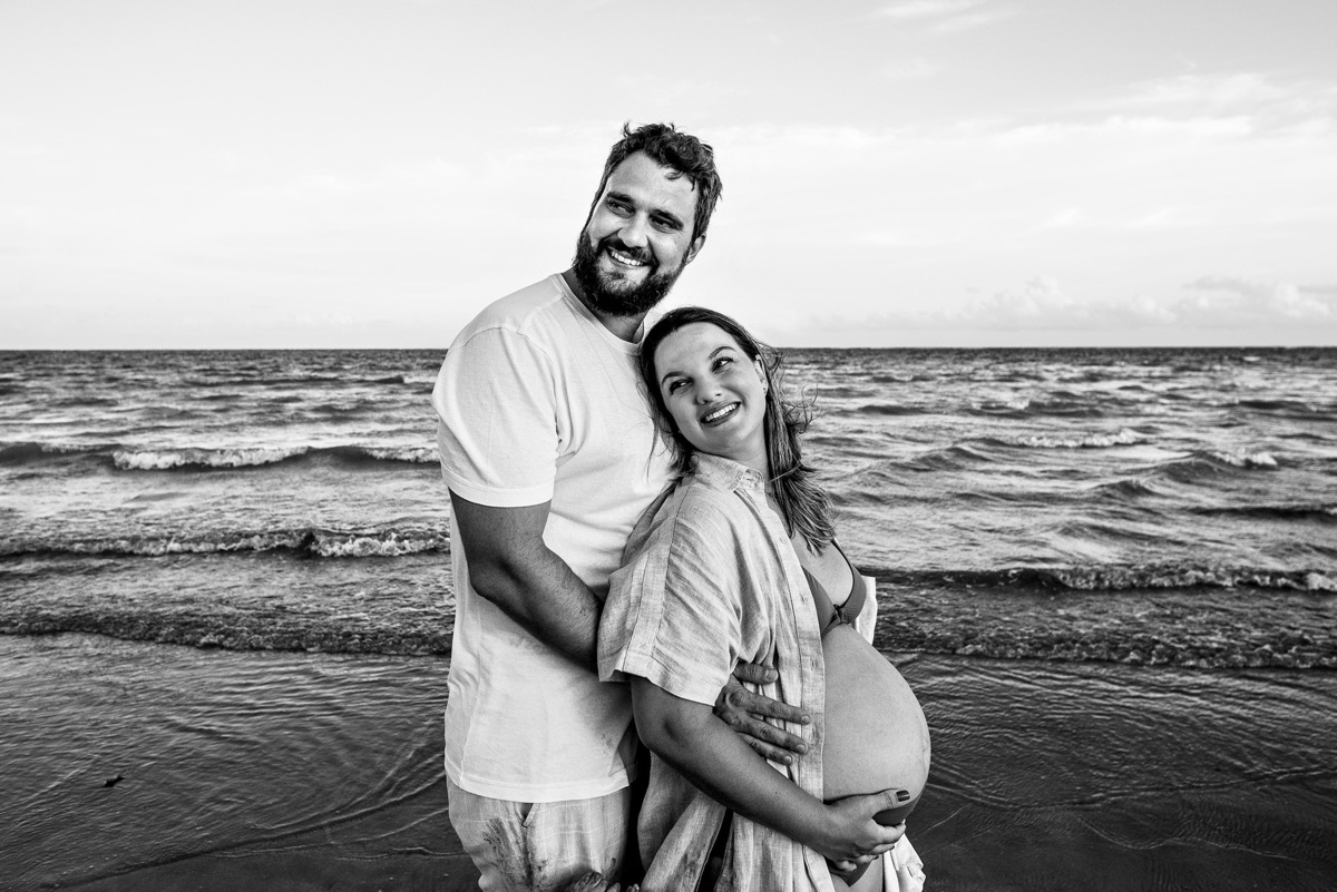 gestante-praia-preto-e-branco